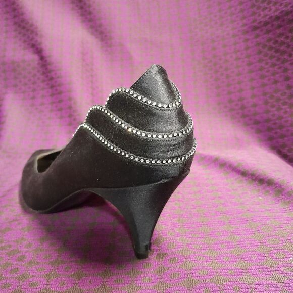 🤠Stuart Weltzman for Martinique Leather Sole Embellished 2 1/2" Heels Size 9 - Picture 2 of 5